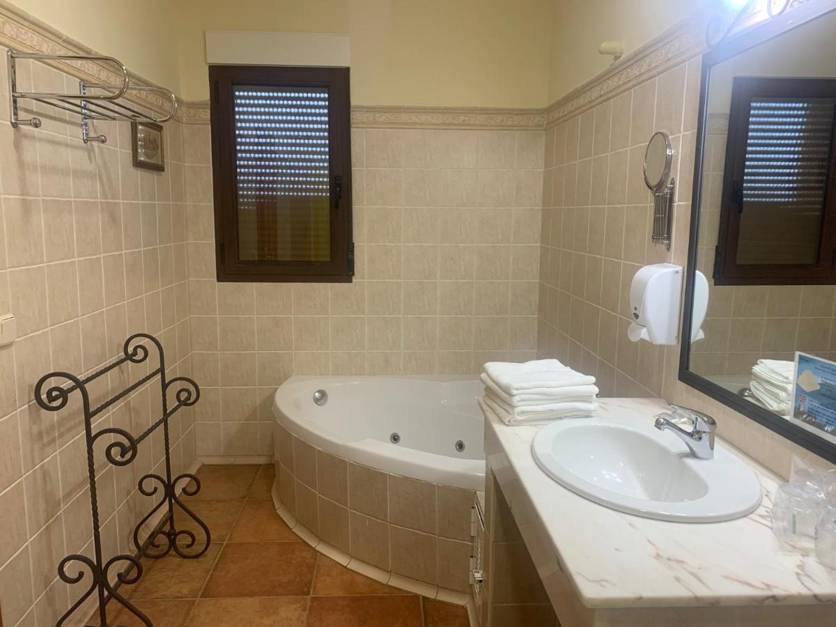 Hotel Langa Cerezo de Abajo Екстер'єр фото
